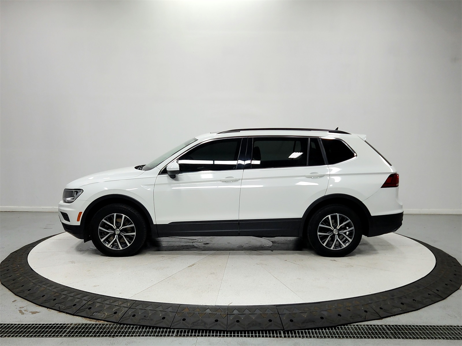 2019 Volkswagen Tiguan SE photo 4