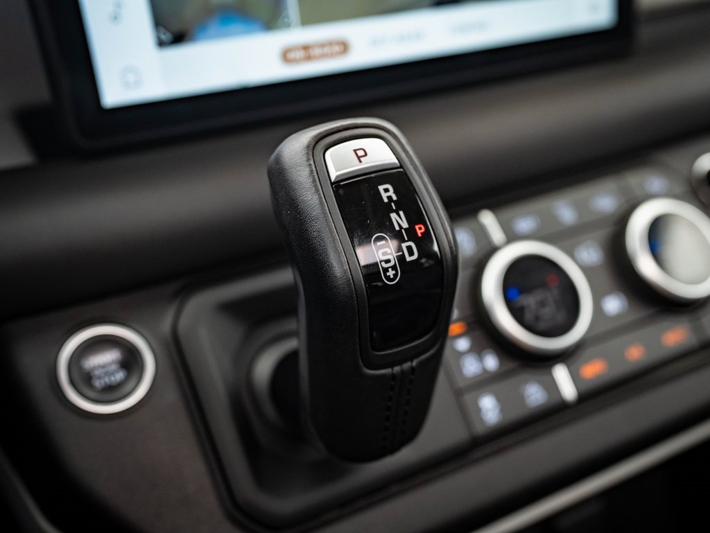 2020 Land Rover Defender 110 HSE photo 16