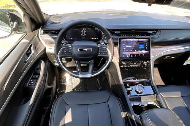 2025 Jeep Grand Cherokee Limited photo 14