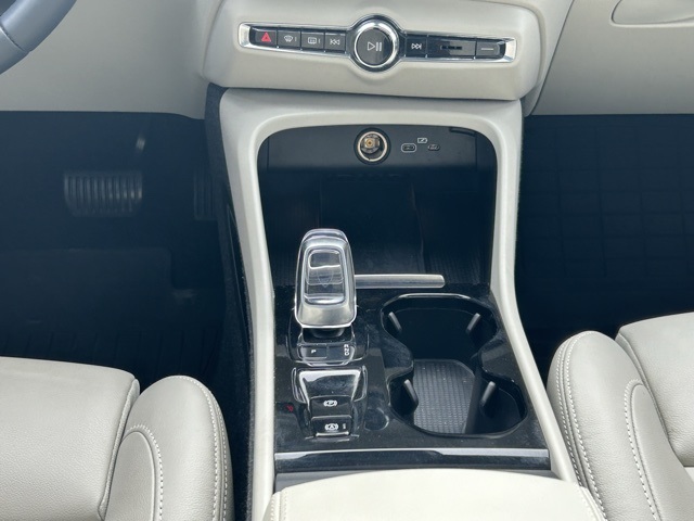 2024 Volvo XC40 Plus photo 17