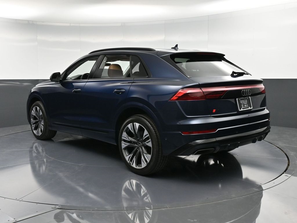 2024 Audi Q8 55 Premium Plus photo 2