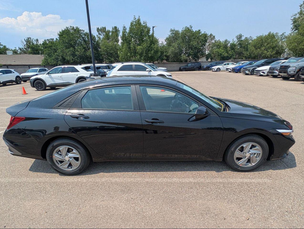 2025 Hyundai Elantra SE photo 7