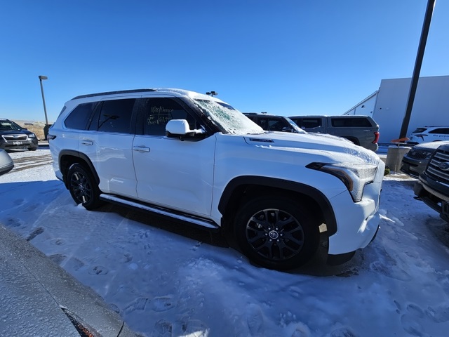 2023 Toyota Sequoia SR5 photo 3