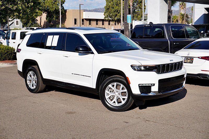 Used 2023 White Jeep Limited image 2