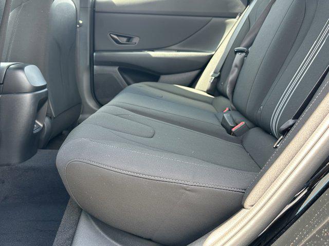 2025 Hyundai Elantra SEL Sport photo 18