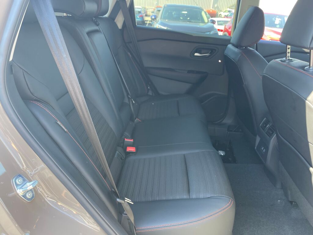 2026 Nissan Rogue SV photo 14