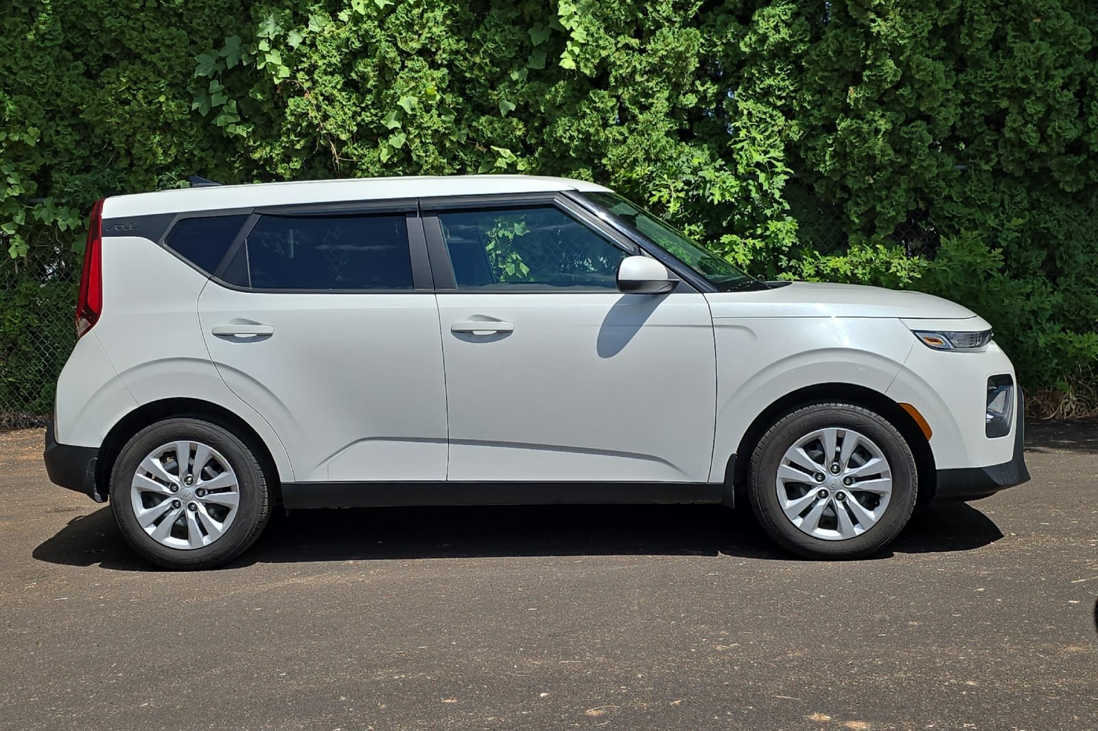 2022 Kia Soul LX S X-Line photo 3