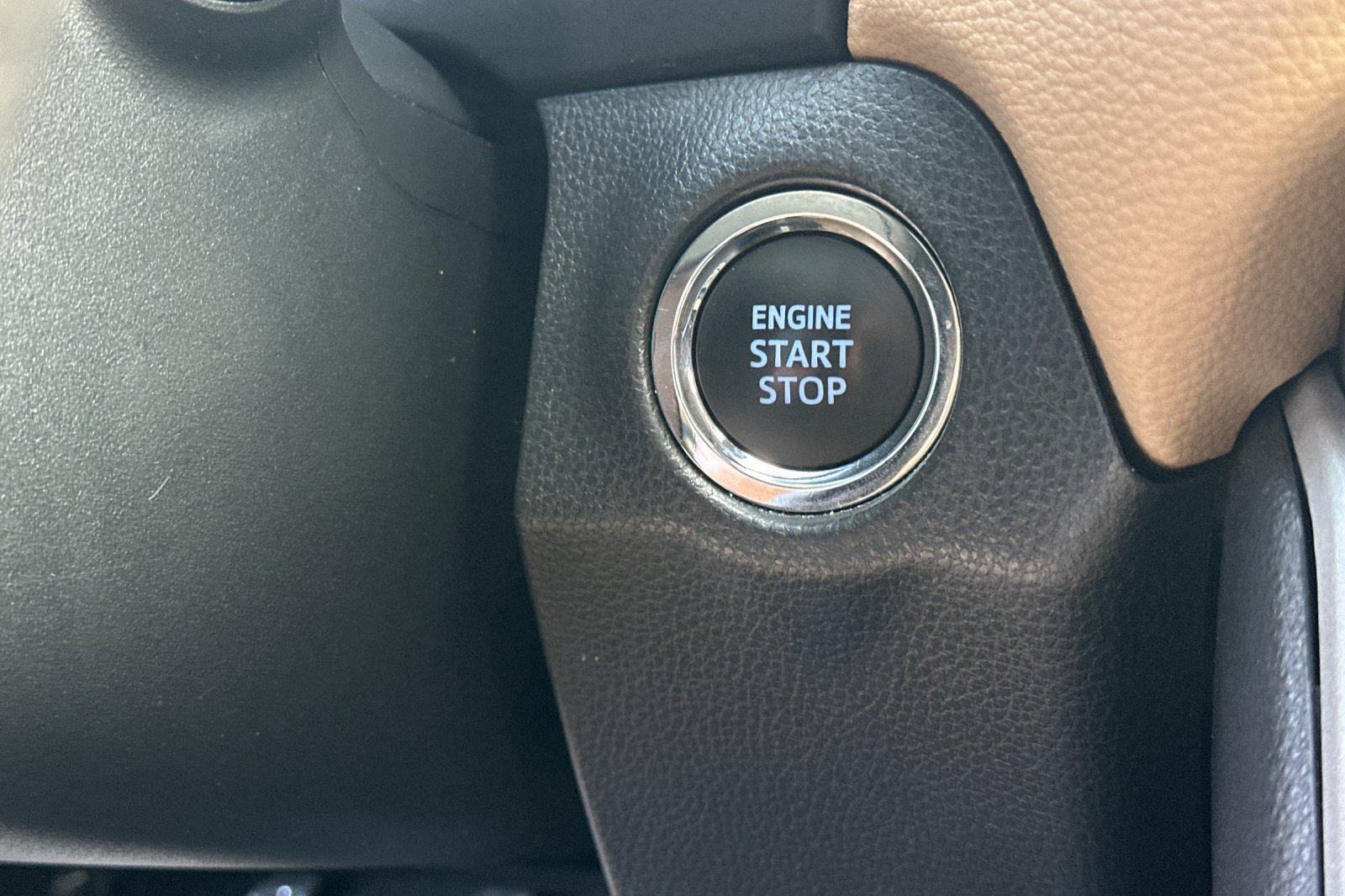 2022 Toyota RAV4 XLE photo 26
