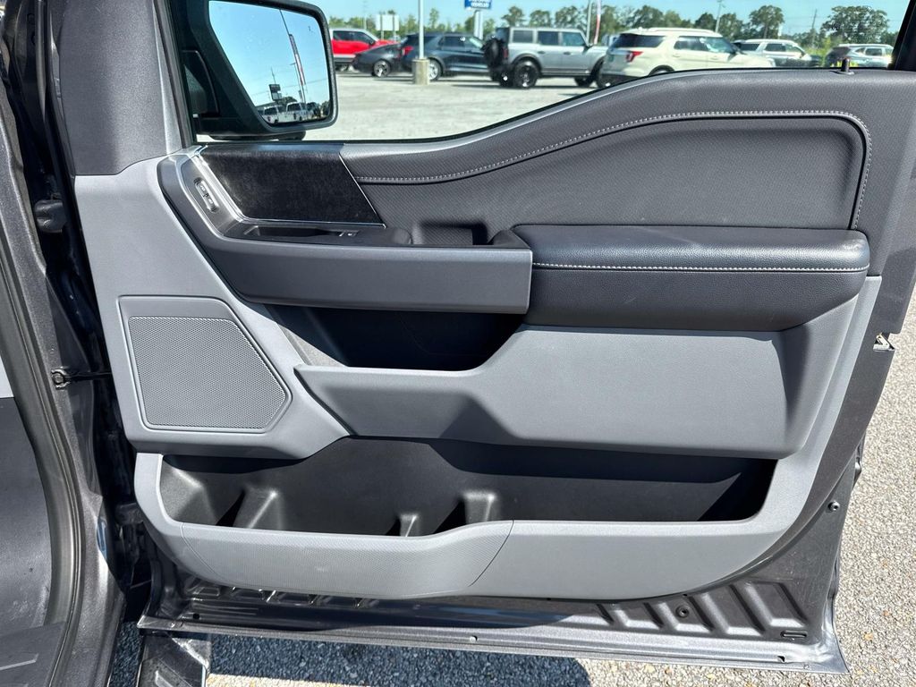 2021 Ford F-150 XLT photo 13