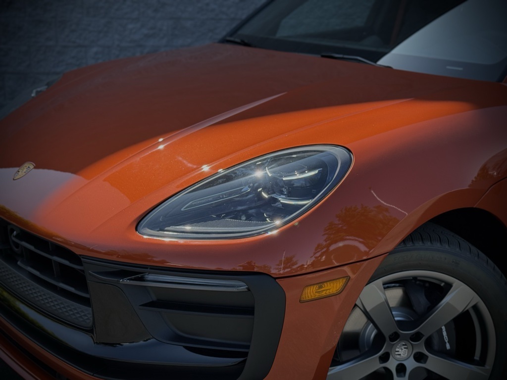2025 Porsche Macan T photo 11