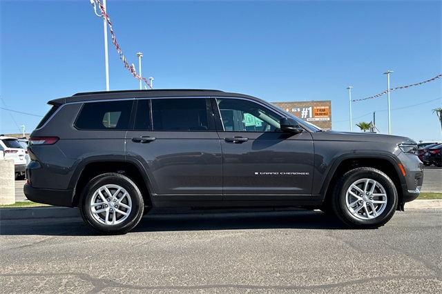 2025 Jeep Grand Cherokee Laredo X photo 2