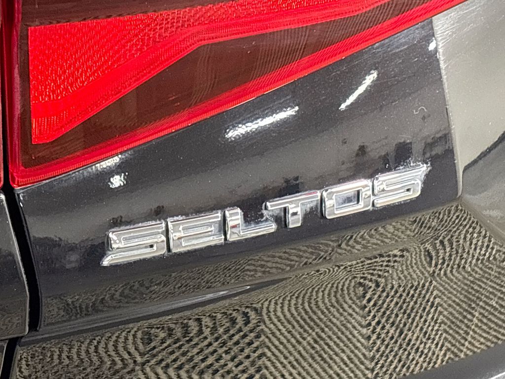 2021 Kia Seltos LX photo 22