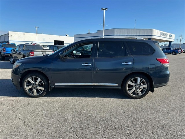 2015 Nissan Pathfinder Platinum photo 2