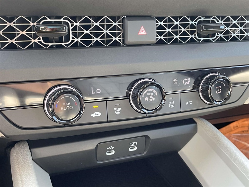 2025 Honda Accord LX photo 19