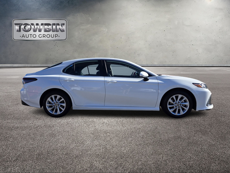 2024 Toyota Camry LE photo 3
