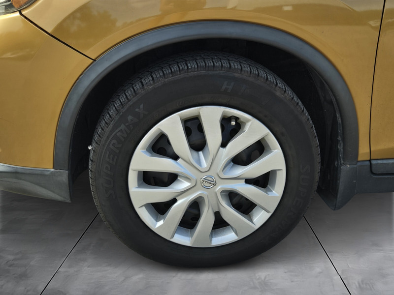 2015 Nissan Rogue S photo 2