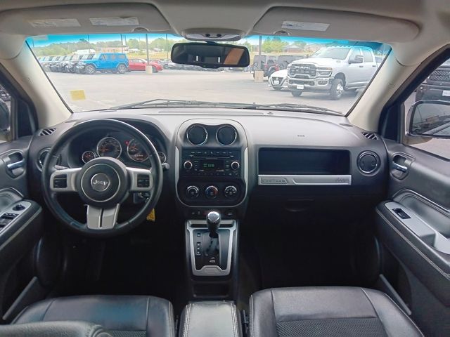 2017 Jeep Compass Latitude photo 12