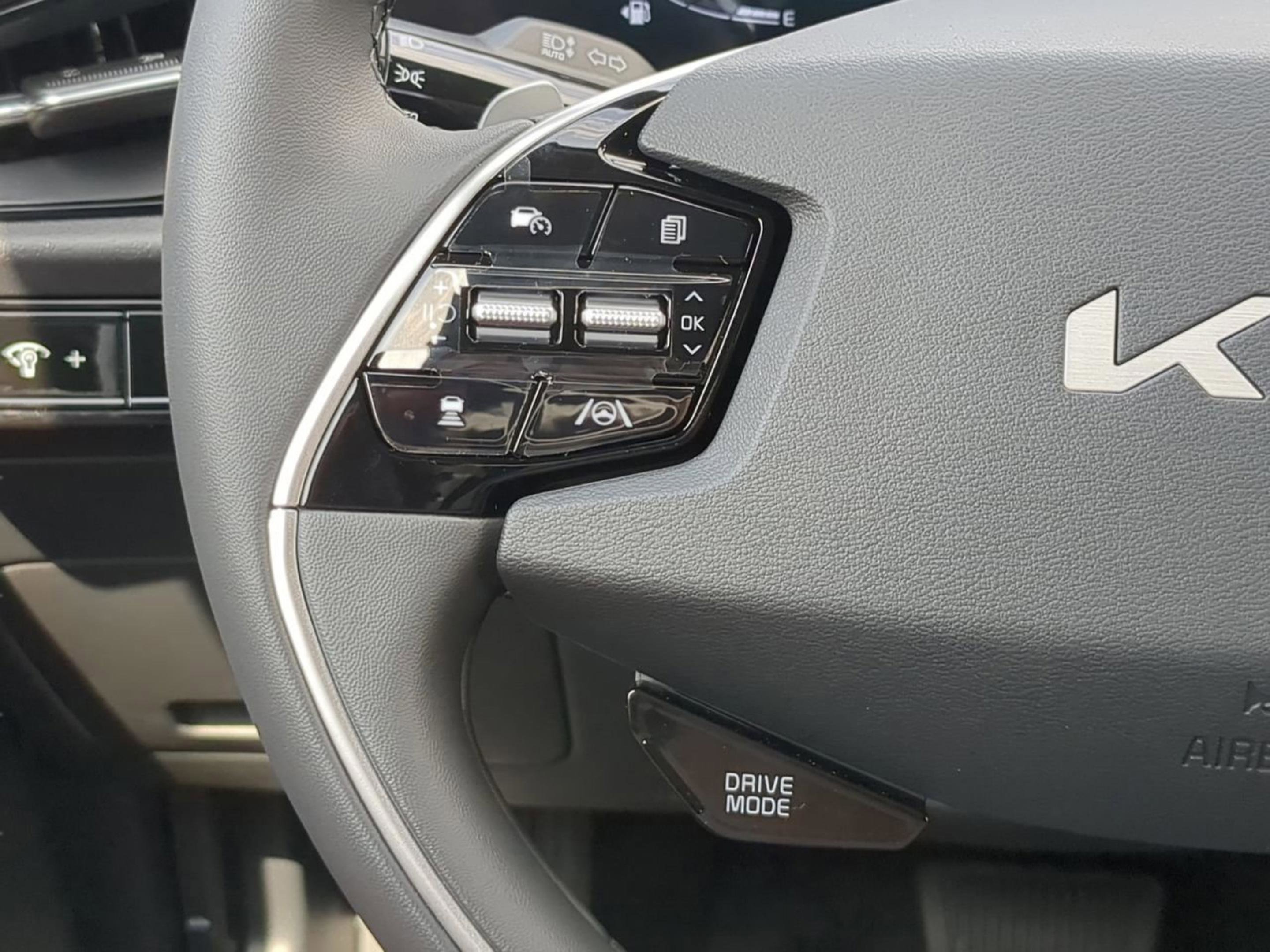 2025 Kia Niro EX photo 24