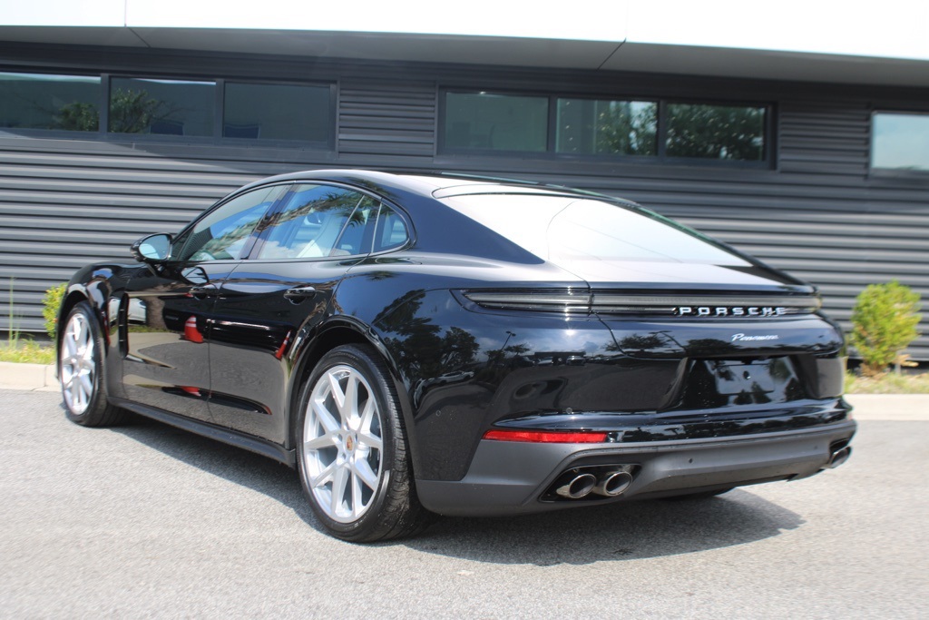 2025 Porsche Panamera 4 photo 3