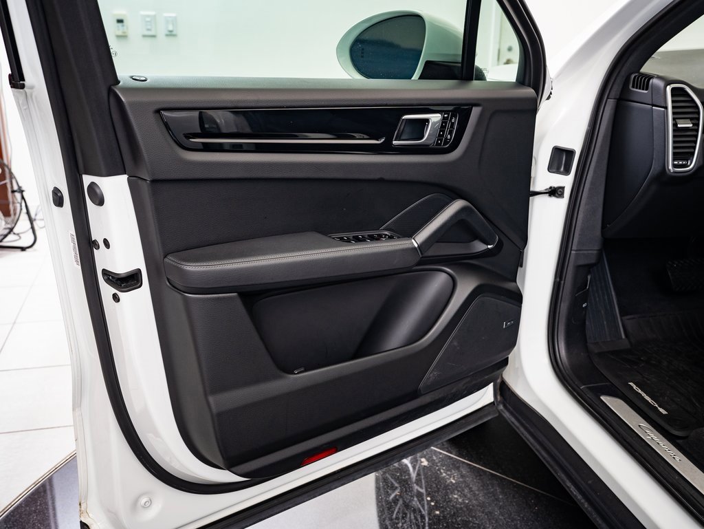 2021 Porsche Cayenne E-Hybrid photo 22