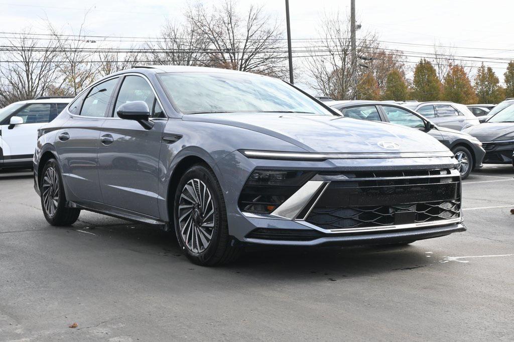 2026 Hyundai Sonata Hybrid SEL's photo