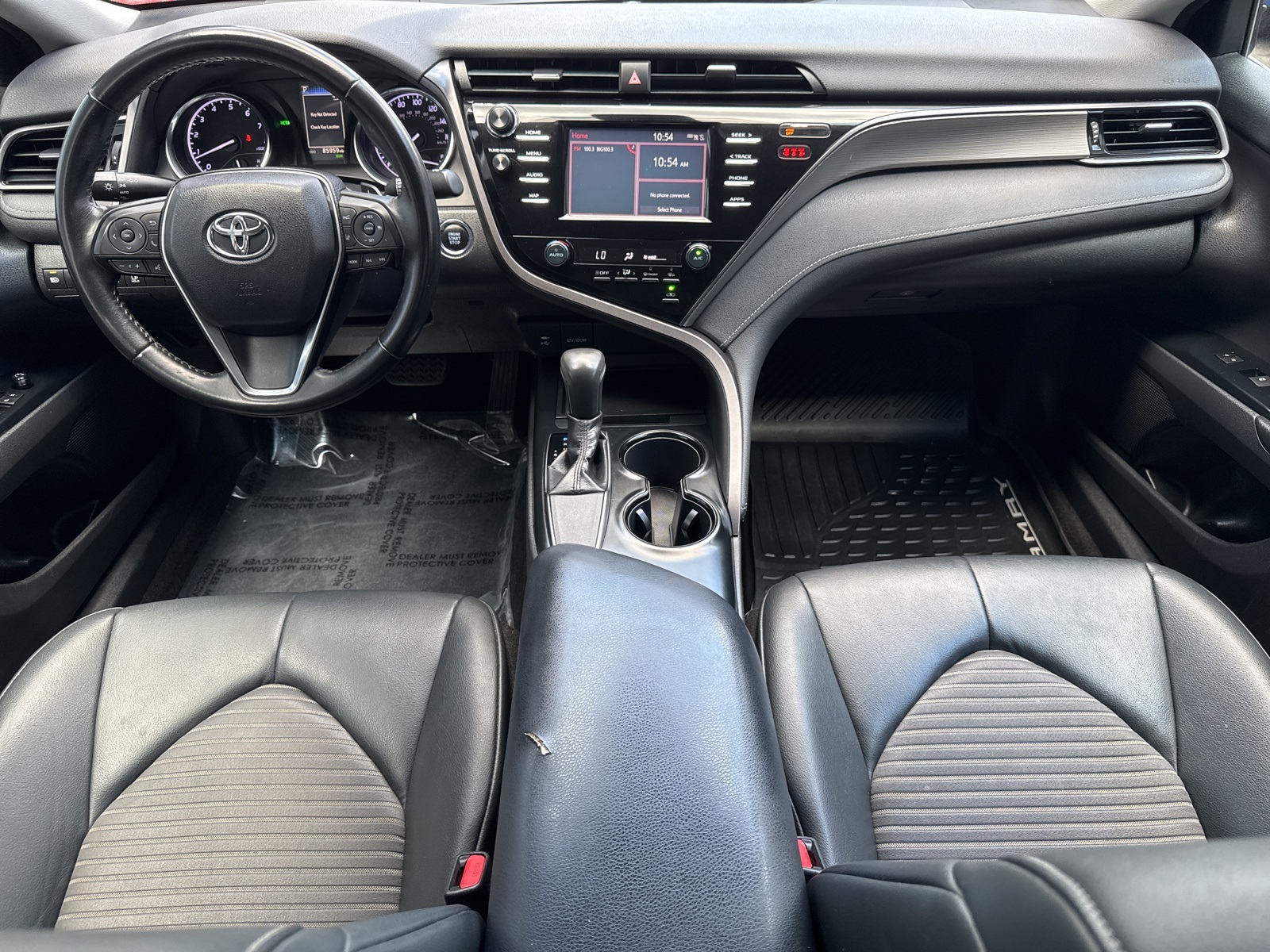 2019 Toyota Camry SE photo 3