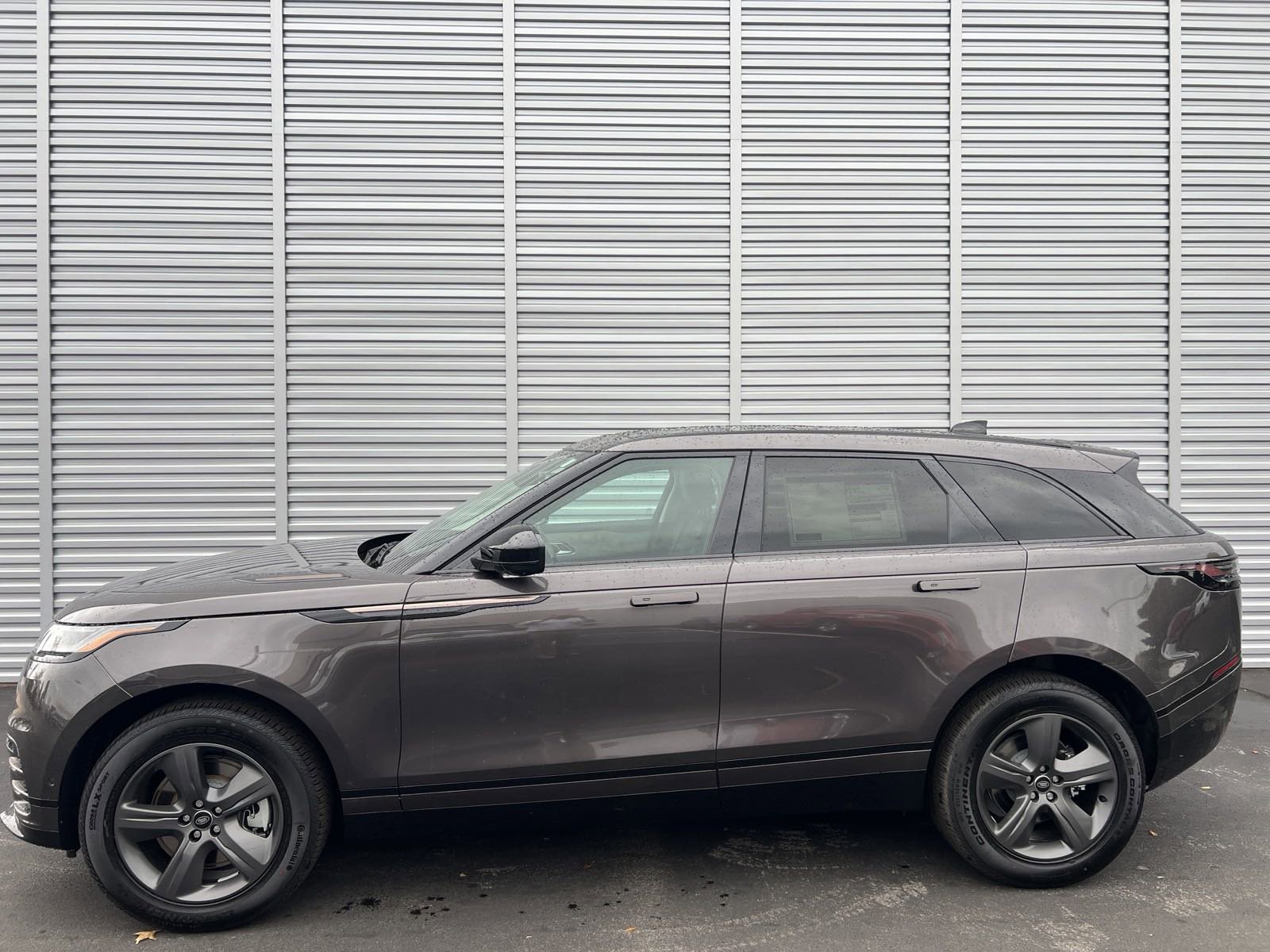 2025 Land Rover Range Rover Velar SE photo 2