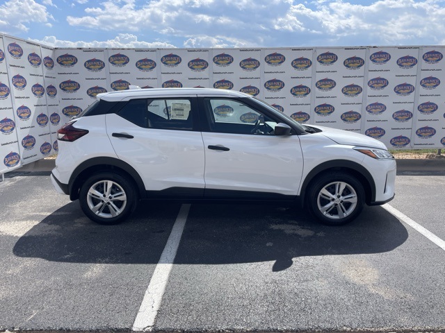 2025 Nissan KICKS PLAY Base's photo