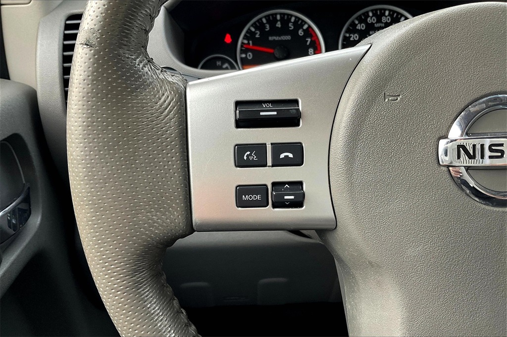 2019 Nissan Frontier SL photo 16