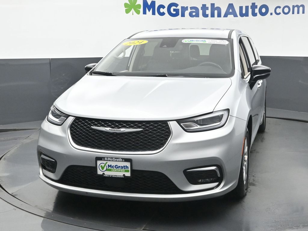 2024 Chrysler Pacifica Touring L photo 3