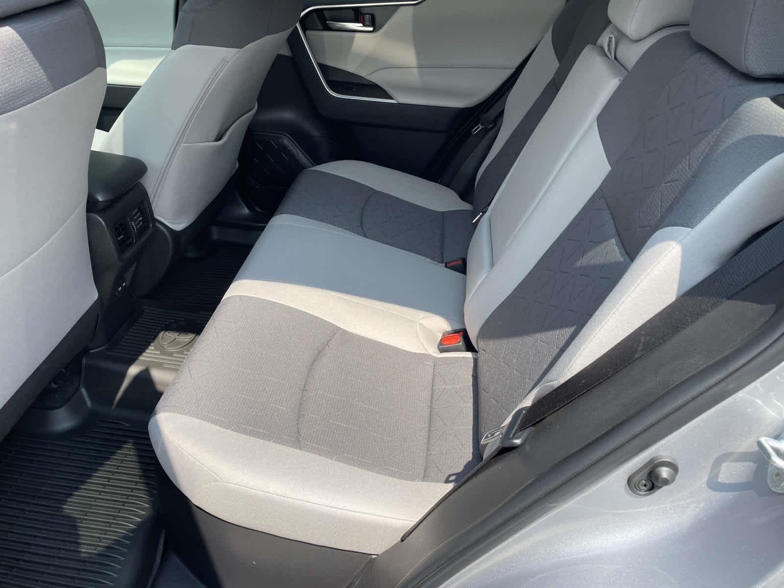 2024 Toyota RAV4 Hybrid XLE photo 13