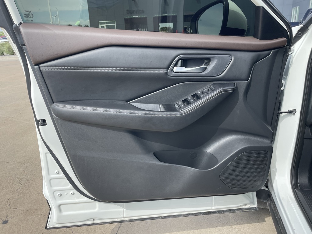 2023 Nissan Rogue SV photo 12