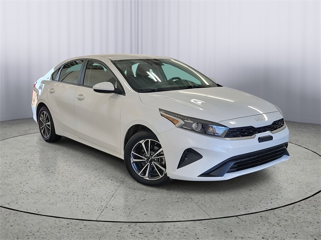 2023 Kia Forte LXS photo 2