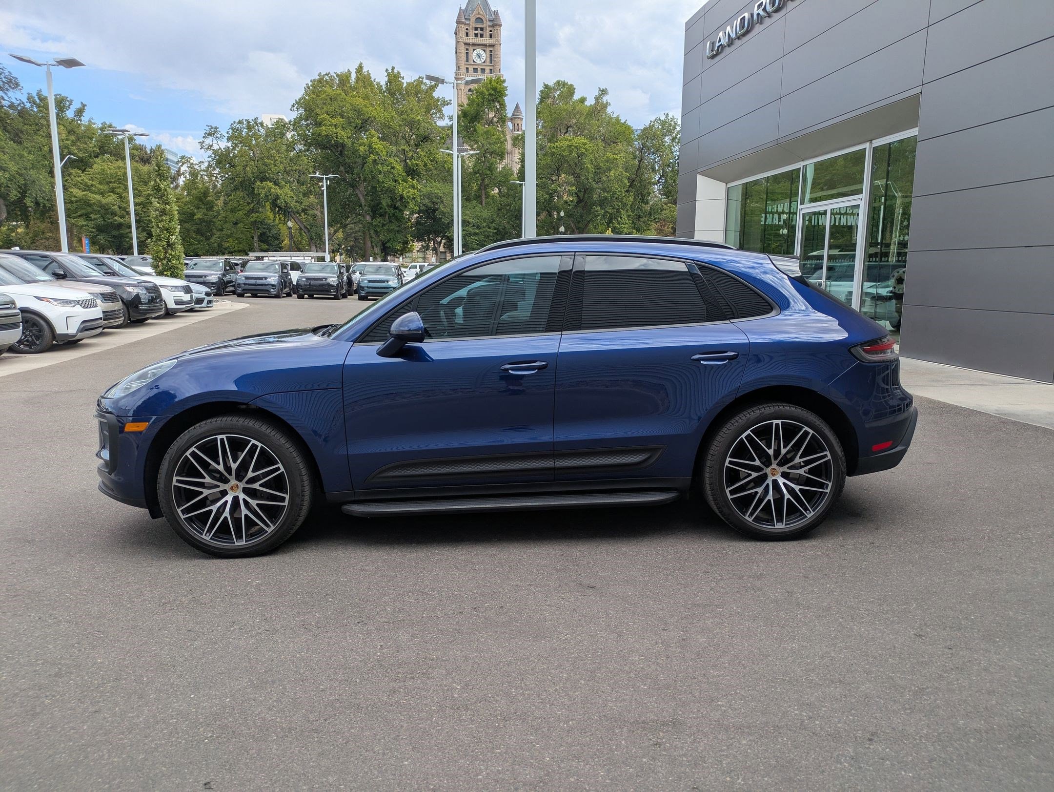 2023 Porsche Macan T photo 7