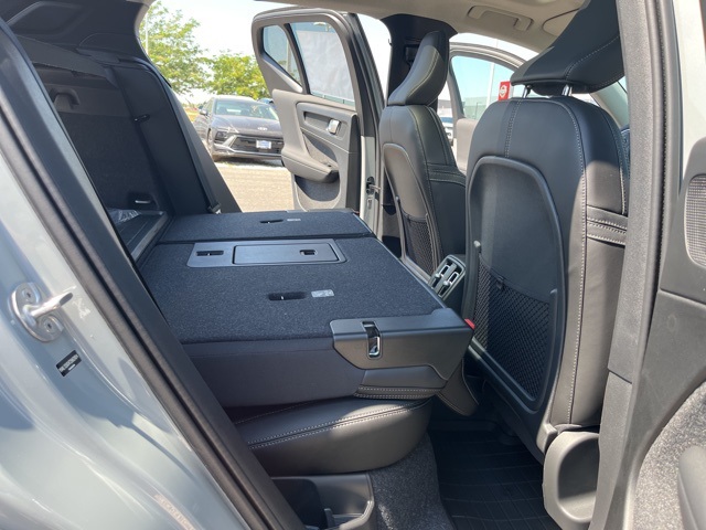 2026 Volvo XC40 Plus photo 22