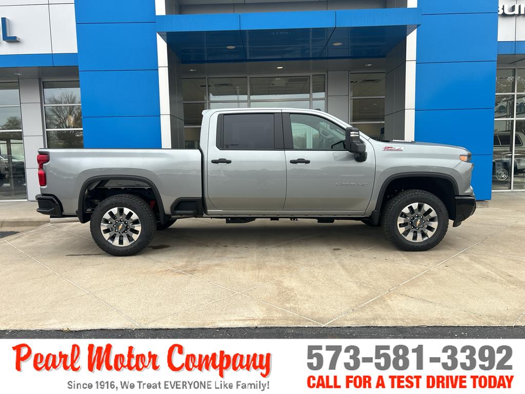 2026 Chevrolet Silverado 2500HD Custom photo 3