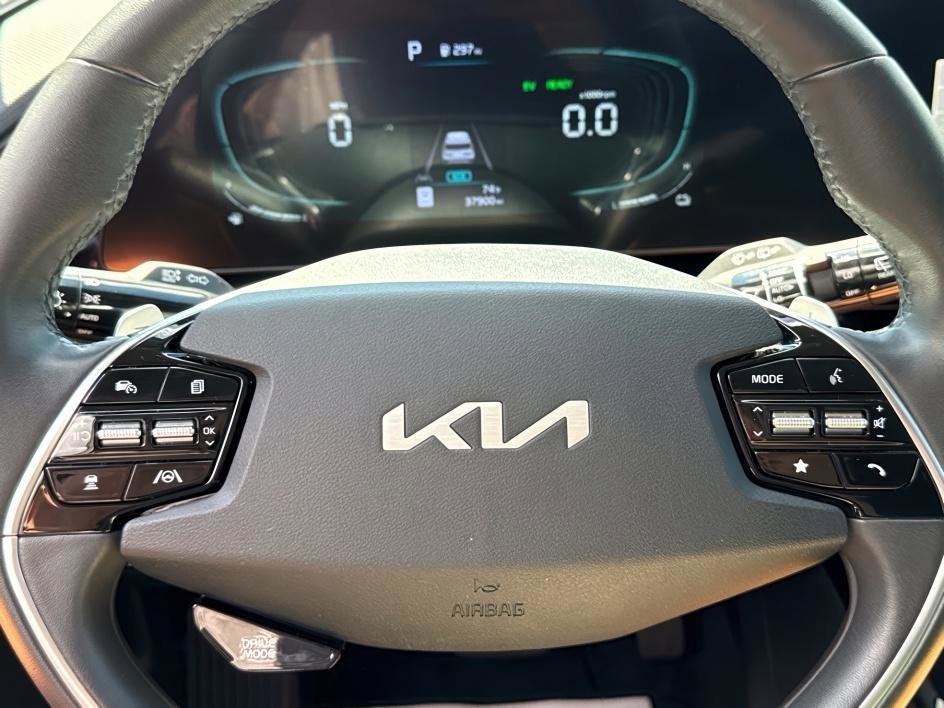 2023 Kia Niro EX photo 18