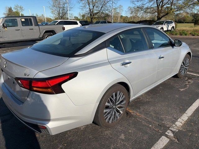 2024 Nissan Altima 2.5 SV photo 2