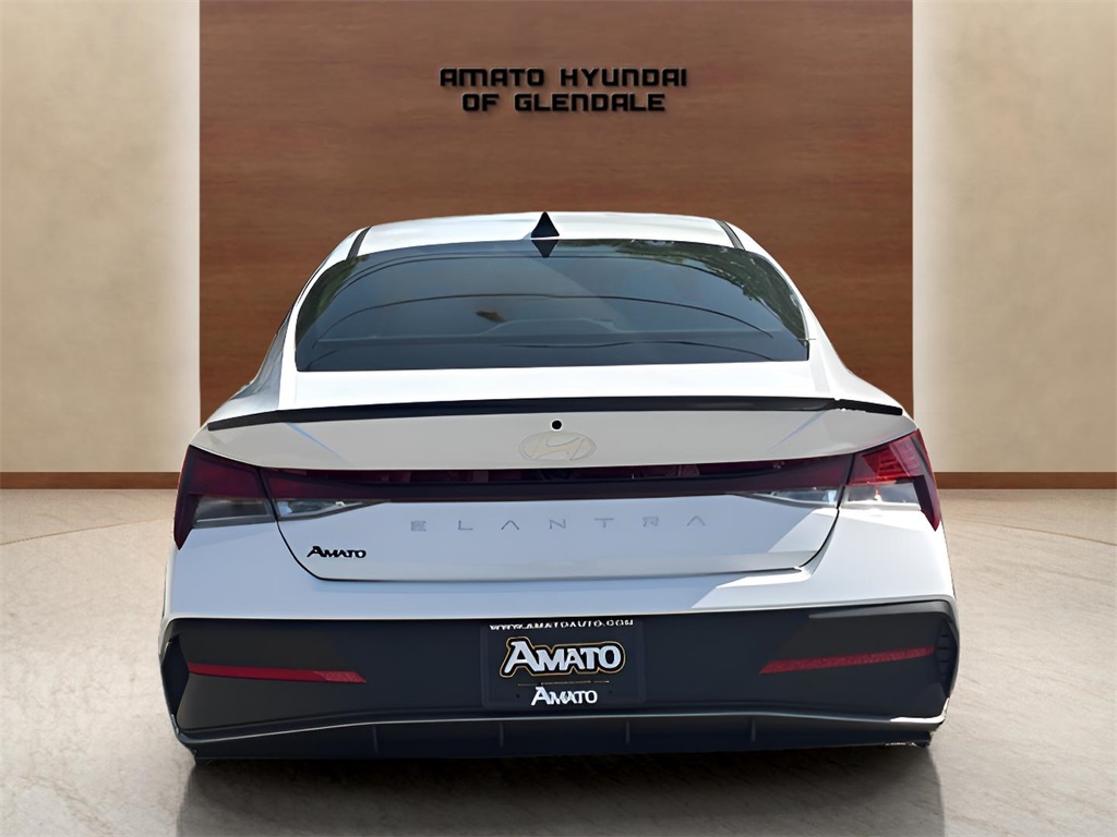 2025 Hyundai Elantra SEL Sport photo 4