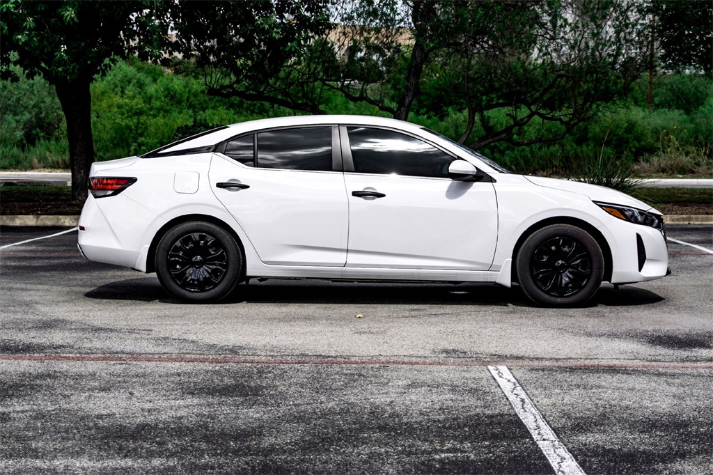 2025 Nissan Sentra S photo 3
