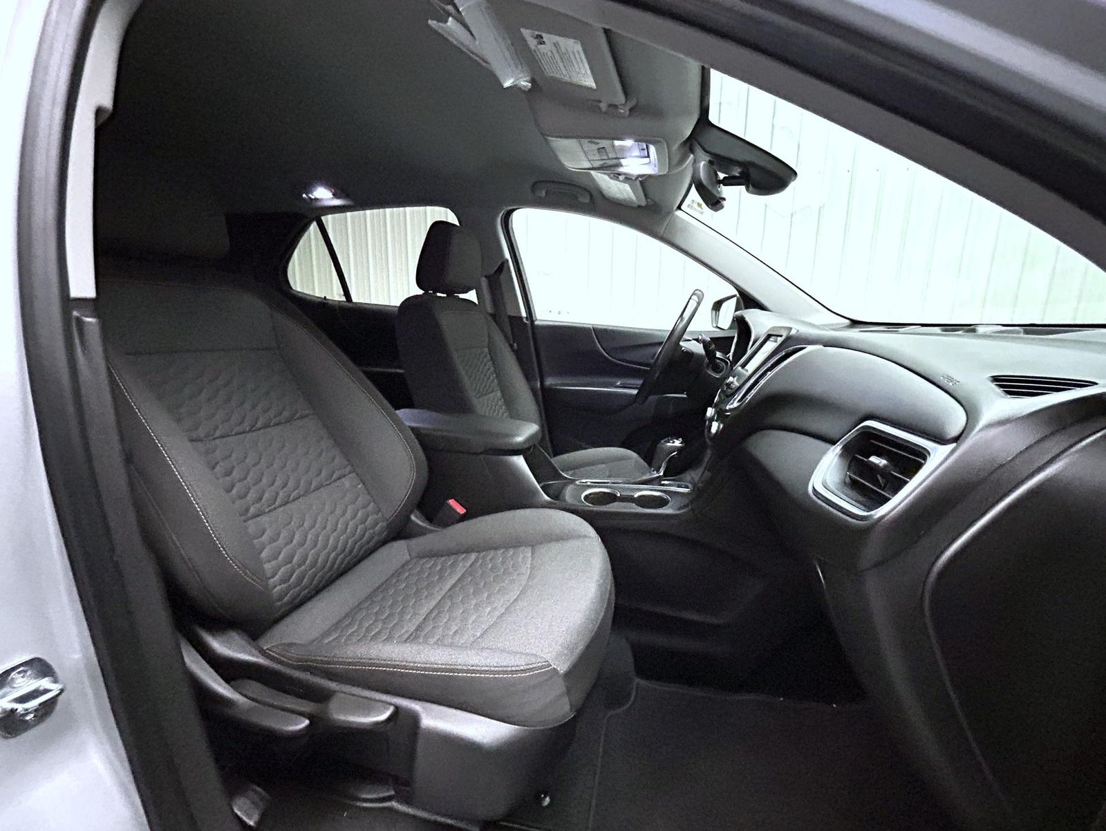 2020 Chevrolet Equinox LT photo 14