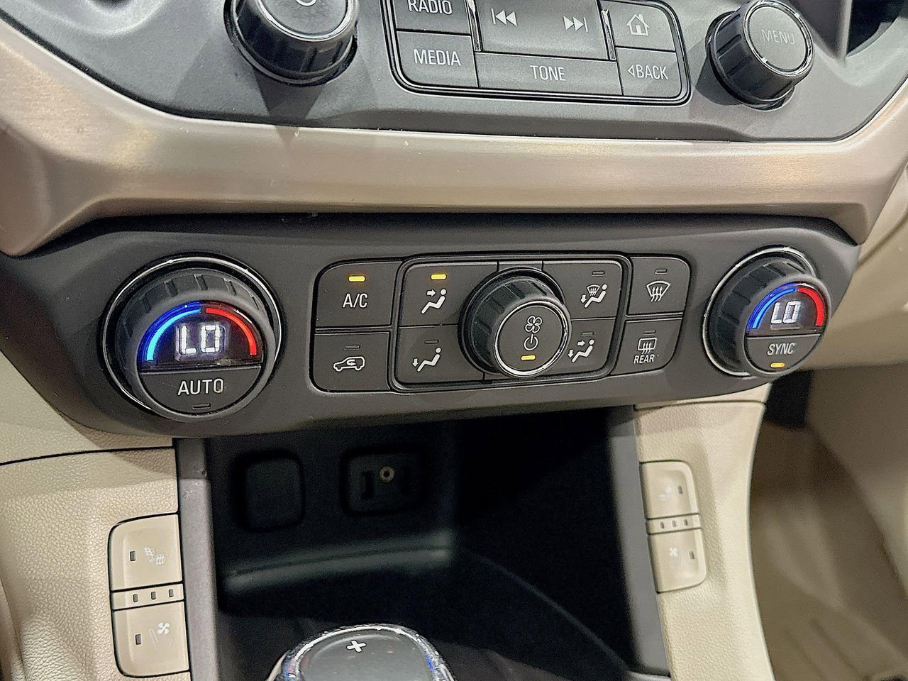 2017 Gmc Acadia Denali photo 15