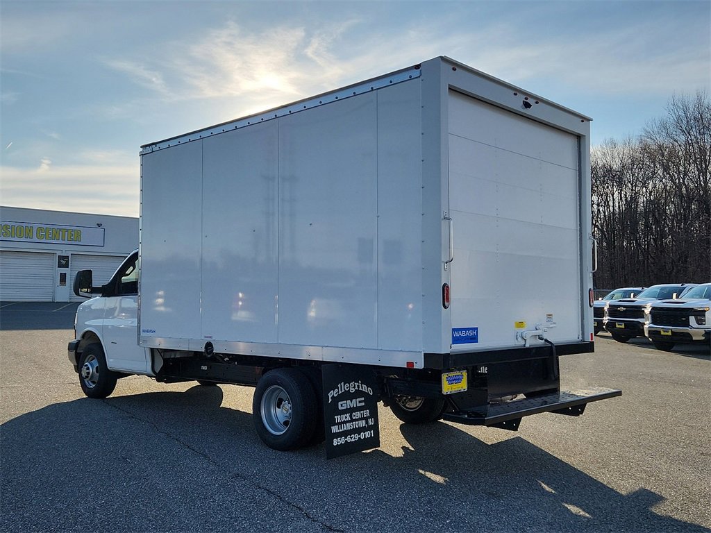 2023 Chevrolet Express Cutaway 3500 photo 4