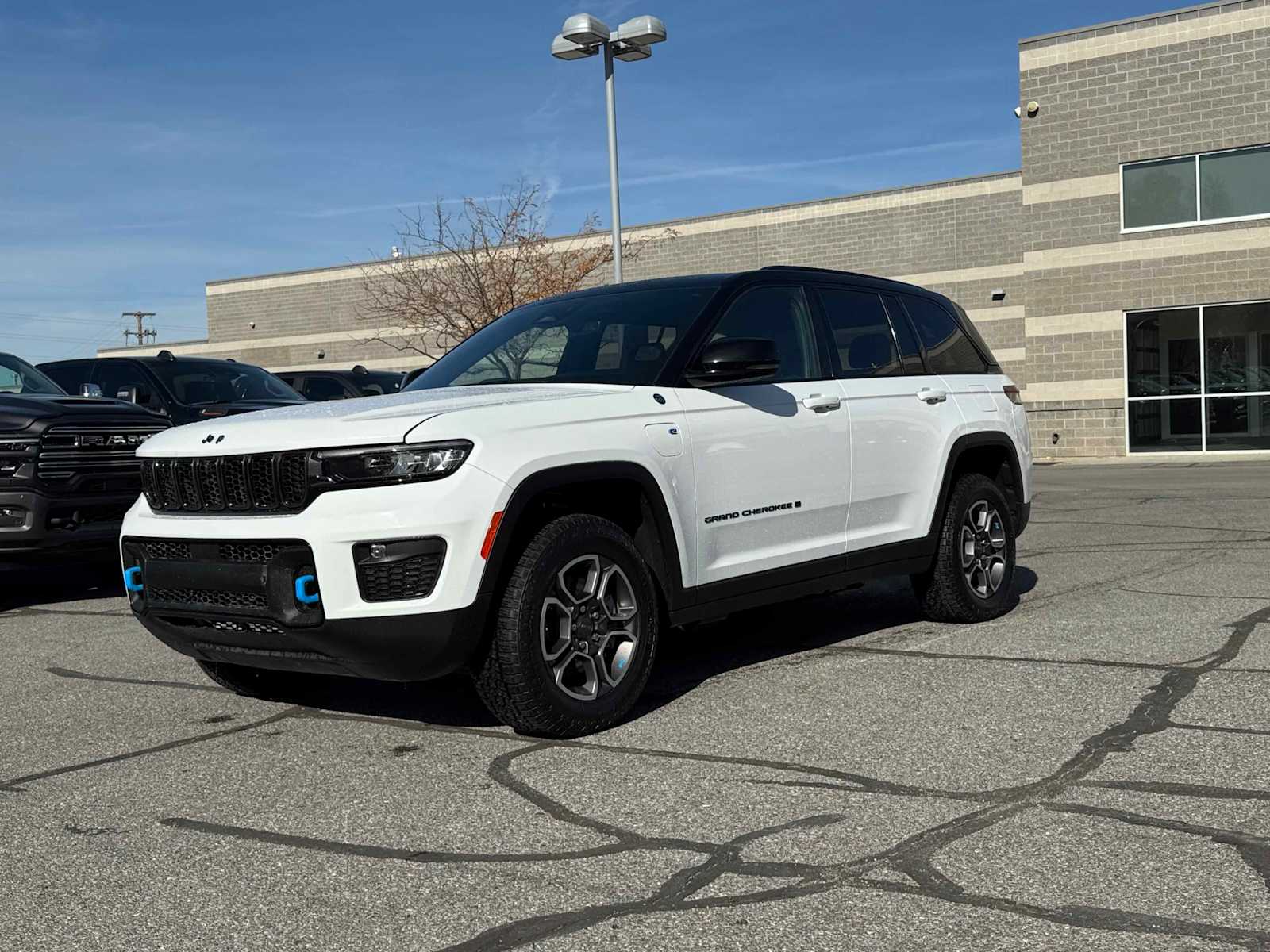 2022 Jeep Grand Cherokee Trailhawk 4xe's photo