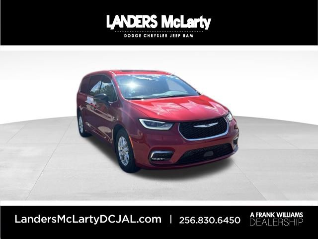 2026 Chrysler Pacifica Select's photo