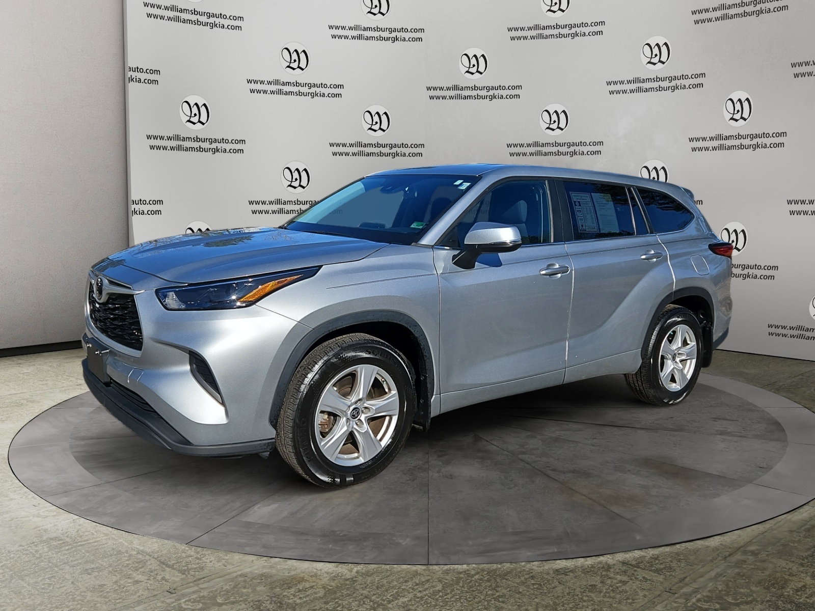 2023 Toyota Highlander L's photo