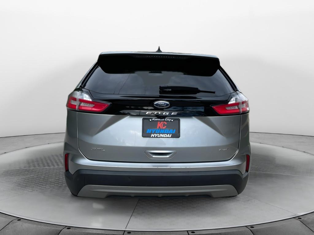 2022 Ford Edge SEL photo 4