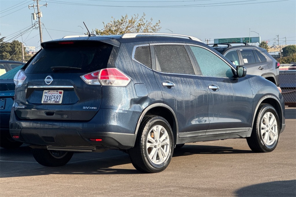 2015 Nissan Rogue SV photo 3