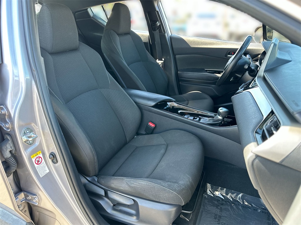2019 Toyota C-HR XLE photo 35