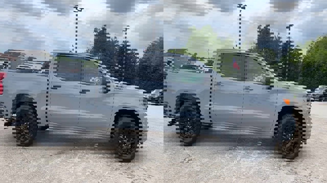 2024 Chevrolet Silverado 1500 Custom photo 2